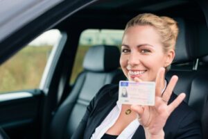 Read more about the article Tymczasowe prawo jazdy – co to jest i jak je uzyskać?